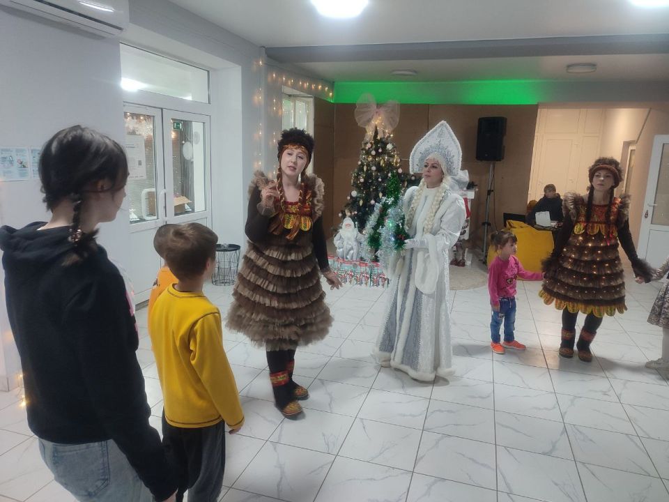 Новогодний праздник для воспитанников социально-реабилитационного центра для несовершеннолетних города Горловка Новогодний праздник для воспитанников социально-реабилитационного центра для несовершеннолетних города Горловка