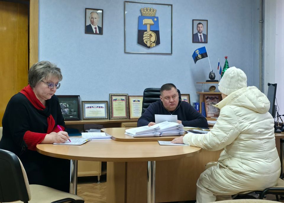 В понедельник, 22 декабря, руководитель Управы Куйбышевского внутригородского района Иван Адамец провел плановый прием граждан В понедельник, 22 декабря, руководитель Управы Куйбышевского внутригородского района Иван Адамец провел плановый прием граждан