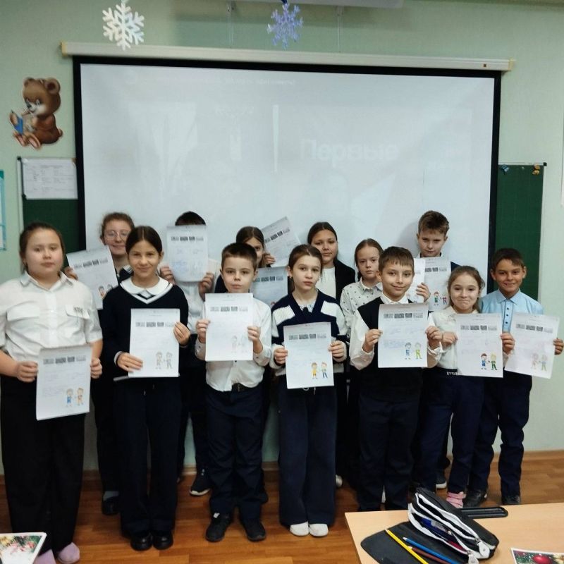 Разговоры о важном. В рамках партийного проекта "Единой России" "Новая школа" новая учебная неделя в Тельмановской гимназии началась традиционно с еженедельной линейки и почётного права выноса флага Российской Федерации и... Разговоры о важном. В рамках партийного проекта "Единой России" "Новая школа" новая учебная неделя в Тельмановской гимназии началась традиционно с еженедельной линейки и почётного права выноса флага Российской Федерации и...