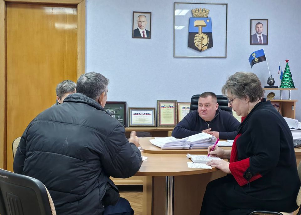В понедельник, 22 декабря, руководитель Управы Куйбышевского внутригородского района Иван Адамец провел плановый прием граждан В понедельник, 22 декабря, руководитель Управы Куйбышевского внутригородского района Иван Адамец провел плановый прием граждан