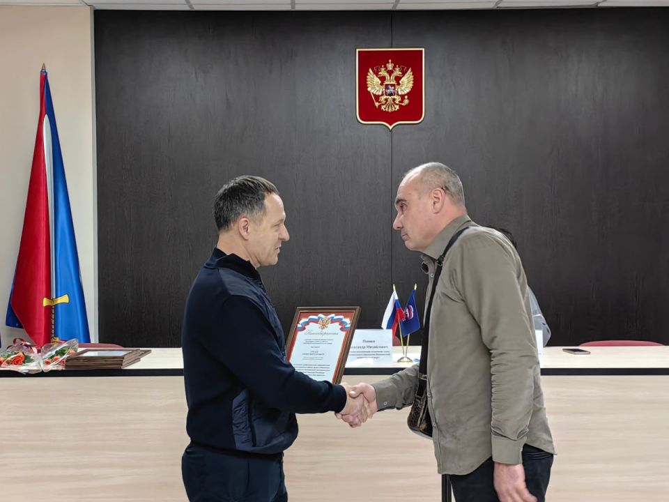 Александр Пеняев: Поздравил с профессиональным праздником наших энергетиков Александр Пеняев: Поздравил с профессиональным праздником наших энергетиков