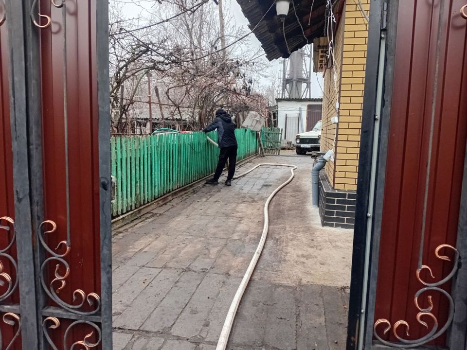 В Кировском внутригородском районе при поддержке региона-шефа Московская область продолжается подвоз воды для жителей домов, в которые в установленный графиком день не поступила вода В Кировском внутригородском районе при поддержке региона-шефа Московская область продолжается подвоз воды для жителей домов, в которые в установленный графиком день не поступила вода