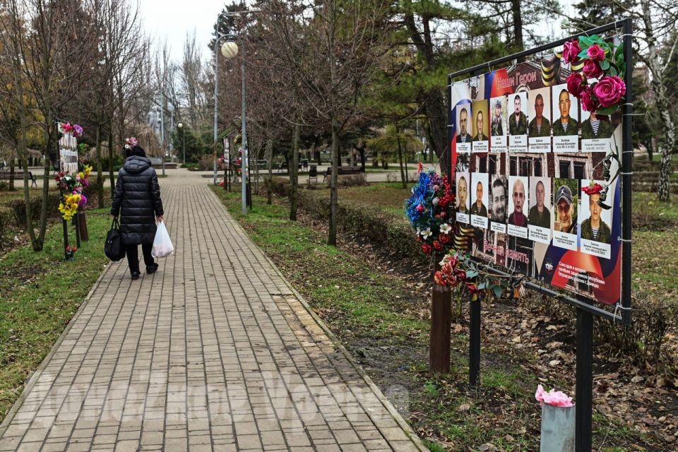«Вот стоит батальон в строю»: на Петровке создали народную Аллею славы павшим бойцам СВО и ополчения «Вот стоит батальон в строю»: на Петровке создали народную Аллею славы павшим бойцам СВО и ополчения