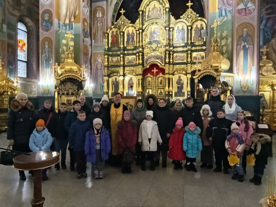 Духовное прикосновение: Дети под опекой в гостях в Свято-Троицком храме Духовное прикосновение: Дети под опекой в гостях в Свято-Троицком храме