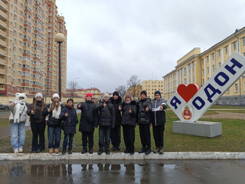 Гвардейцам Шахтерского муниципального округа проводят экскурсии по предновогодней Москве Гвардейцам Шахтерского муниципального округа проводят экскурсии по предновогодней Москве
