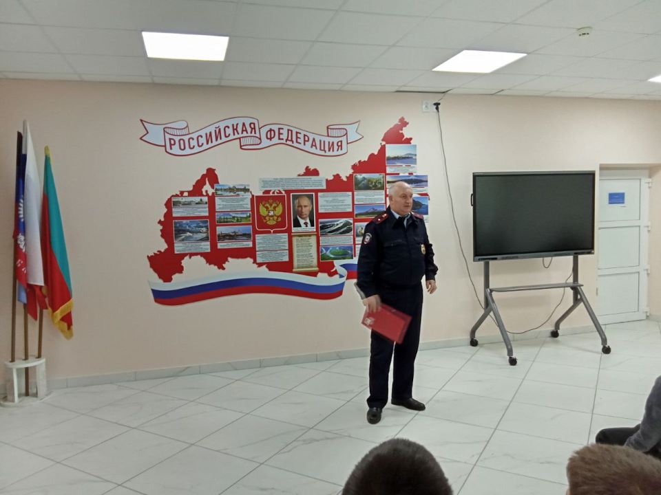 Сотрудники службы по делам несовершеннолетних ОМВД России «Мангушский» проводят встречи с учащимися образовательных учреждений Сотрудники службы по делам несовершеннолетних ОМВД России «Мангушский» проводят встречи с учащимися образовательных учреждений