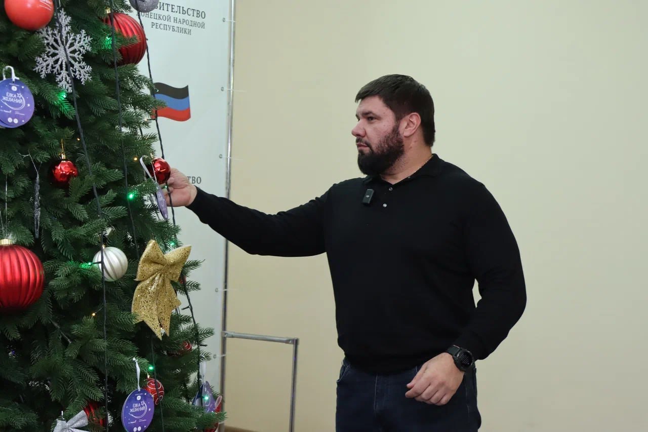 Руководитель Минстроя ДНР принял участие в "Елке желаний" Руководитель Минстроя ДНР принял участие в "Елке желаний"