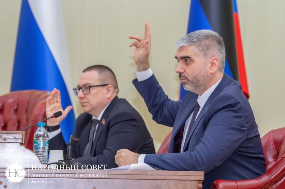 Фоторепортаж: Пленарное заседание Народного Совета ДНР Фоторепортаж: Пленарное заседание Народного Совета ДНР