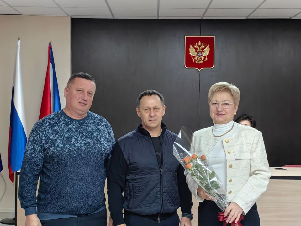Александр Пеняев: Поздравил с профессиональным праздником наших энергетиков Александр Пеняев: Поздравил с профессиональным праздником наших энергетиков