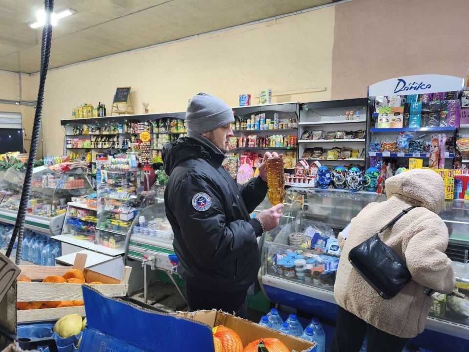 Просрочка на полках: Народный контроль проверил магазины в Старобешево Просрочка на полках: Народный контроль проверил магазины в Старобешево