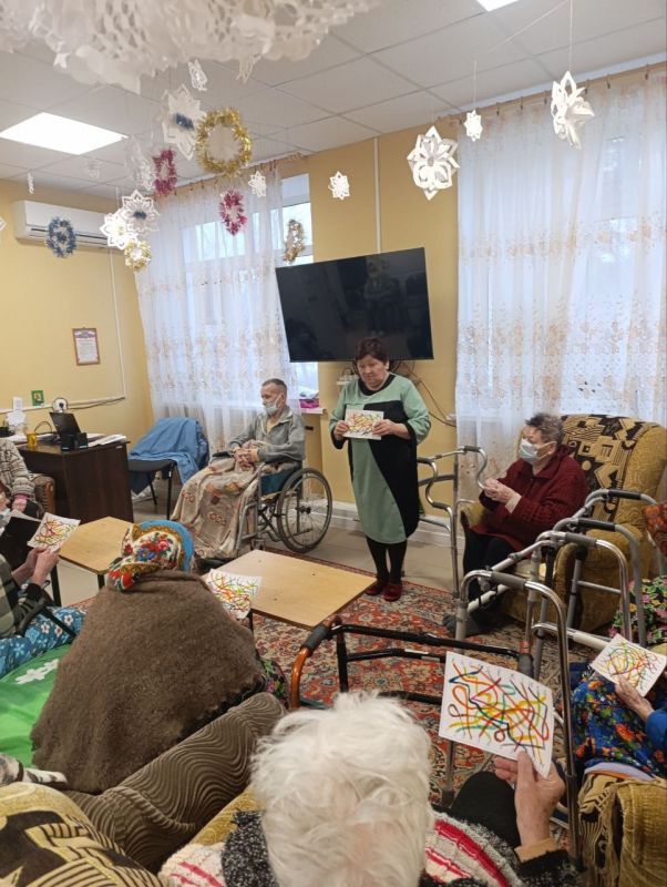 Новогоднее волшебство в отделении № 1 города Снежное: как создается праздничное настроение Новогоднее волшебство в отделении № 1 города Снежное: как создается праздничное настроение