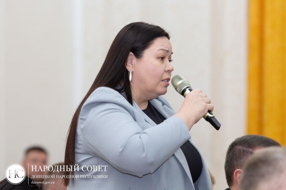 Фоторепортаж: Пленарное заседание Народного Совета ДНР Фоторепортаж: Пленарное заседание Народного Совета ДНР