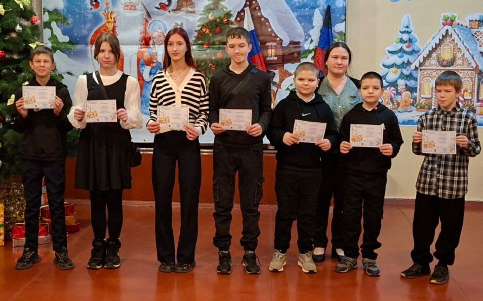 22 декабря в ГБОУ "Луганская школа N12 г.о Дебальцево" началась традиционно с торжественного выноса флага и исполнения Государственного гимна РФ. Это важная традиция, которая помогает воспитывать в детях чувство... 22 декабря в ГБОУ "Луганская школа N12 г.о Дебальцево" началась традиционно с торжественного выноса флага и исполнения Государственного гимна РФ. Это важная традиция, которая помогает воспитывать в детях чувство...