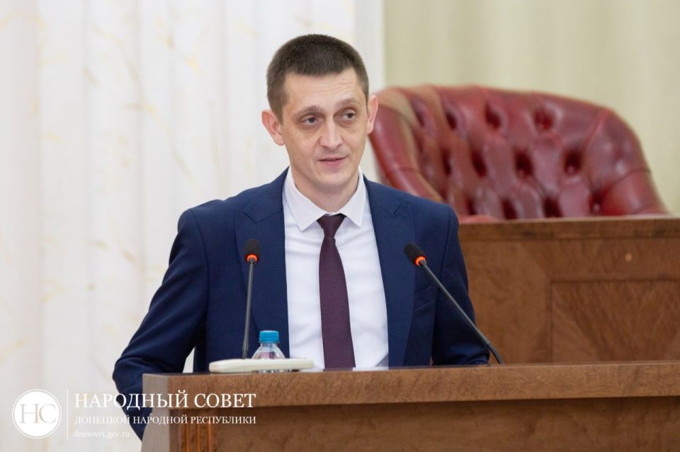 Фоторепортаж: Пленарное заседание Народного Совета ДНР Фоторепортаж: Пленарное заседание Народного Совета ДНР