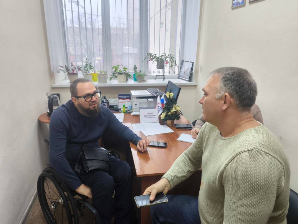 Сегодня, 22 декабря, в общественной приёмной Партии «Единая Россия» Ворошиловского внутригородского района города Донецка состоялся прием граждан Сегодня, 22 декабря, в общественной приёмной Партии «Единая Россия» Ворошиловского внутригородского района города Донецка состоялся прием граждан