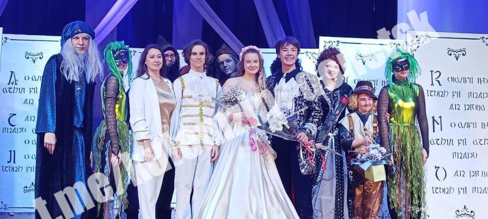 На сцене Дворца культуры «Заперевальный» состоялся премьерный спектакль театра «Серьезные люди» – сказка по мотивам повести Анатоля Франса «Счастье мое» На сцене Дворца культуры «Заперевальный» состоялся премьерный спектакль театра «Серьезные люди» – сказка по мотивам повести Анатоля Франса «Счастье мое»