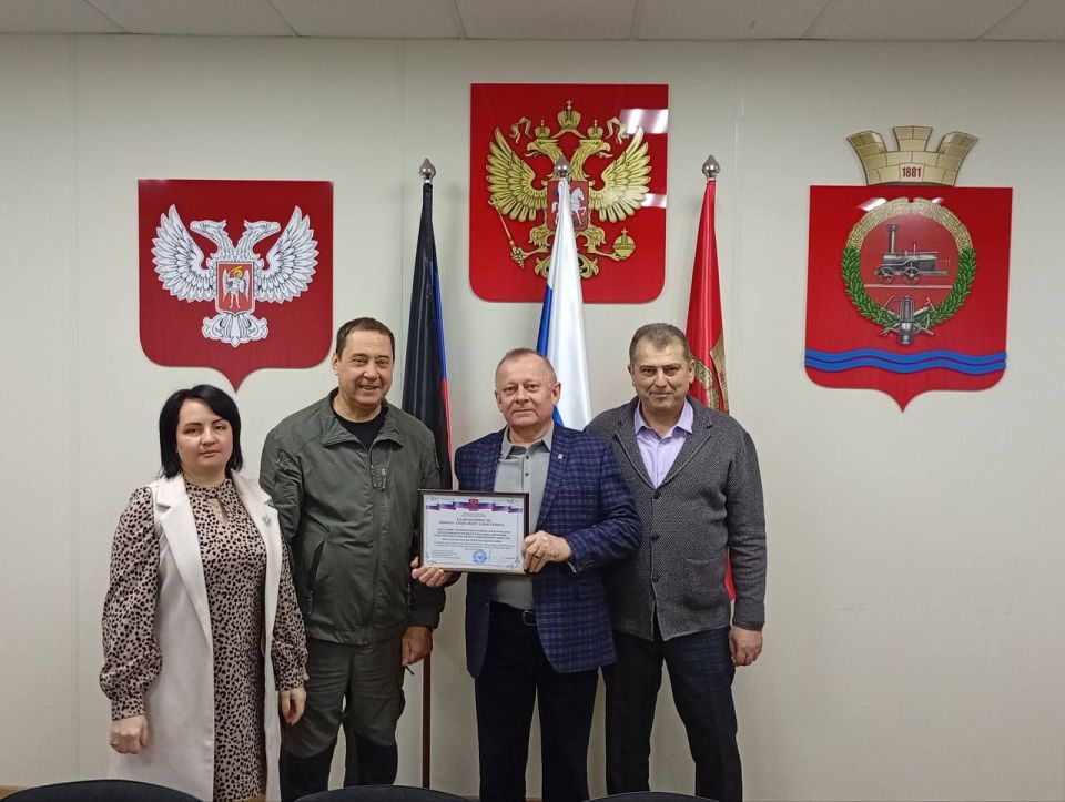 Константин Зинченко: В День энергетика вручил благодарности трудовому коллективу Волновахского участка западного отделения ОП "Энергосбыт Донецк" Константин Зинченко: В День энергетика вручил благодарности трудовому коллективу Волновахского участка западного отделения ОП "Энергосбыт Донецк"