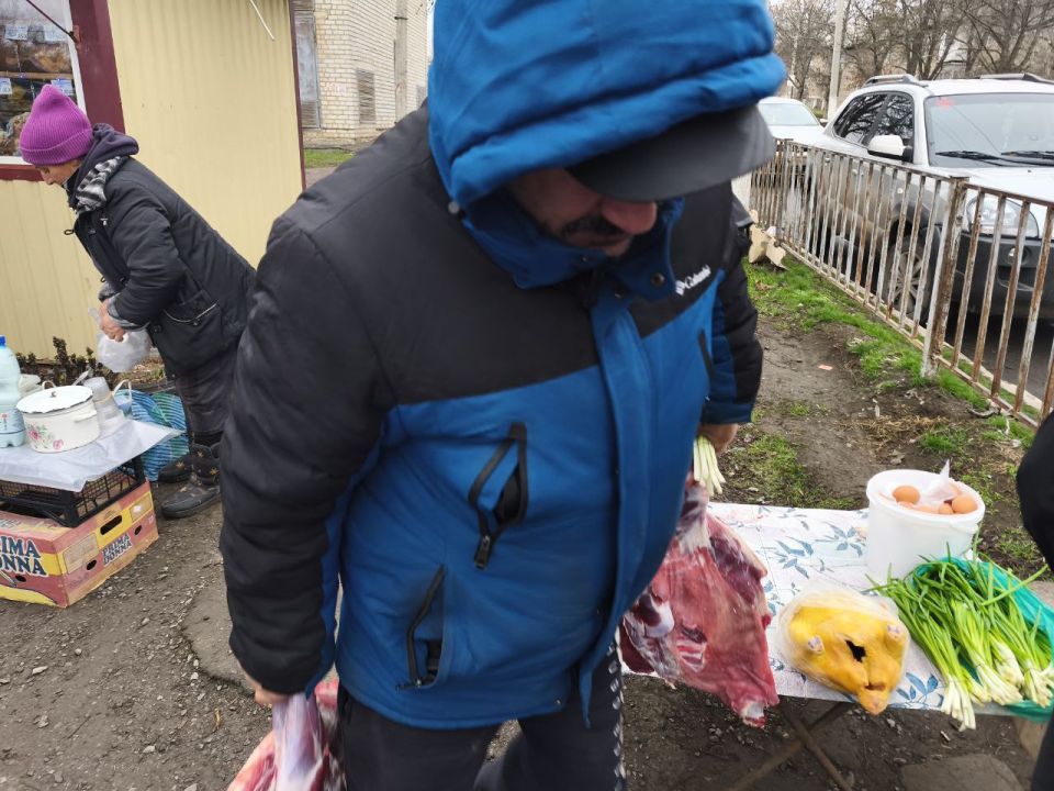 Народный контроль в действии: проверили стихийную торговлю на рынке города Комсомольское Народный контроль в действии: проверили стихийную торговлю на рынке города Комсомольское