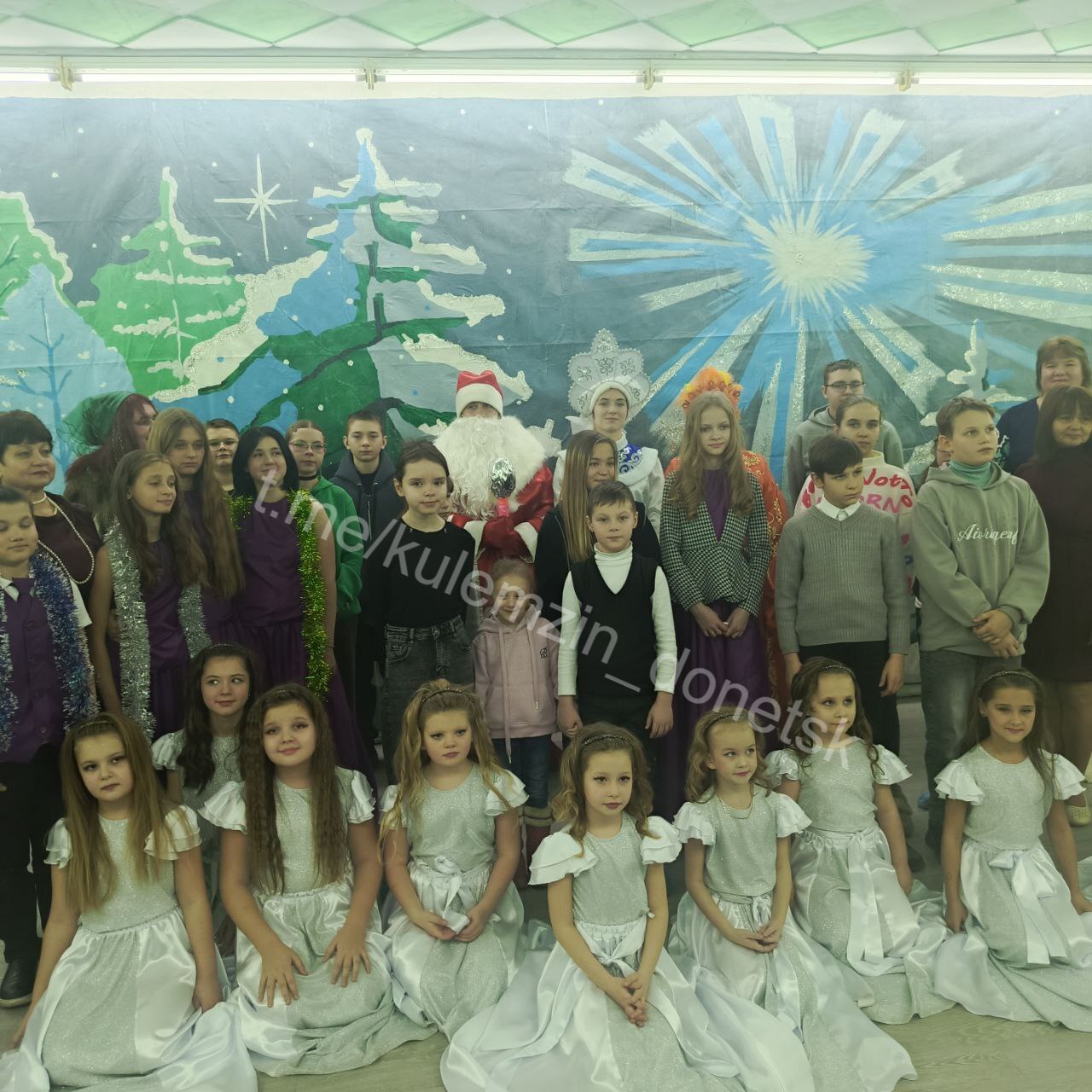 В преддверии новогодних праздников управление опеки и попечительства администрации г.о. Донецк организовало праздничные мероприятия для детей-сирот и детей, оставшихся без попечения родителей, из Куйбышевского и Ленинского... В преддверии новогодних праздников управление опеки и попечительства администрации г.о. Донецк организовало праздничные мероприятия для детей-сирот и детей, оставшихся без попечения родителей, из Куйбышевского и Ленинского...