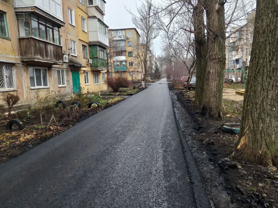 Сегодня, 22 декабря, подрядной организаций продолжаются работы по ремонту асфальтового покрытия внутриквартальных дорог возле домов №№ 5, 20, 21, 22, 23, 24 на квартале Северный Сегодня, 22 декабря, подрядной организаций продолжаются работы по ремонту асфальтового покрытия внутриквартальных дорог возле домов №№ 5, 20, 21, 22, 23, 24 на квартале Северный