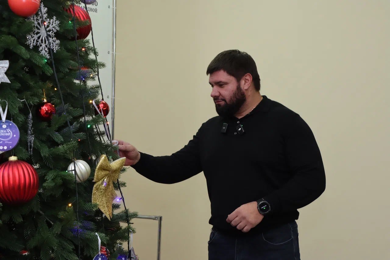 Руководитель Минстроя ДНР принял участие в "Елке желаний" Руководитель Минстроя ДНР принял участие в "Елке желаний"