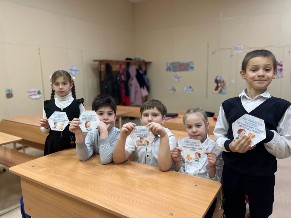 В школах Старобешевского округа прошли внеурочные занятия «Разговоры о важном» В школах Старобешевского округа прошли внеурочные занятия «Разговоры о важном»