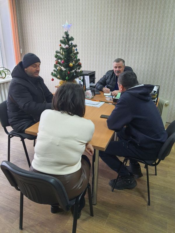 Провел встречу с населением в городе Волноваха Провел встречу с населением в городе Волноваха