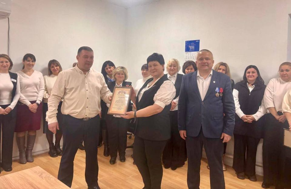 22 декабря, в свой профессиональный праздник, коллективы энергетических предприятий Харцызска получили заслуженные поздравления и высокую оценку своего труда 22 декабря, в свой профессиональный праздник, коллективы энергетических предприятий Харцызска получили заслуженные поздравления и высокую оценку своего труда