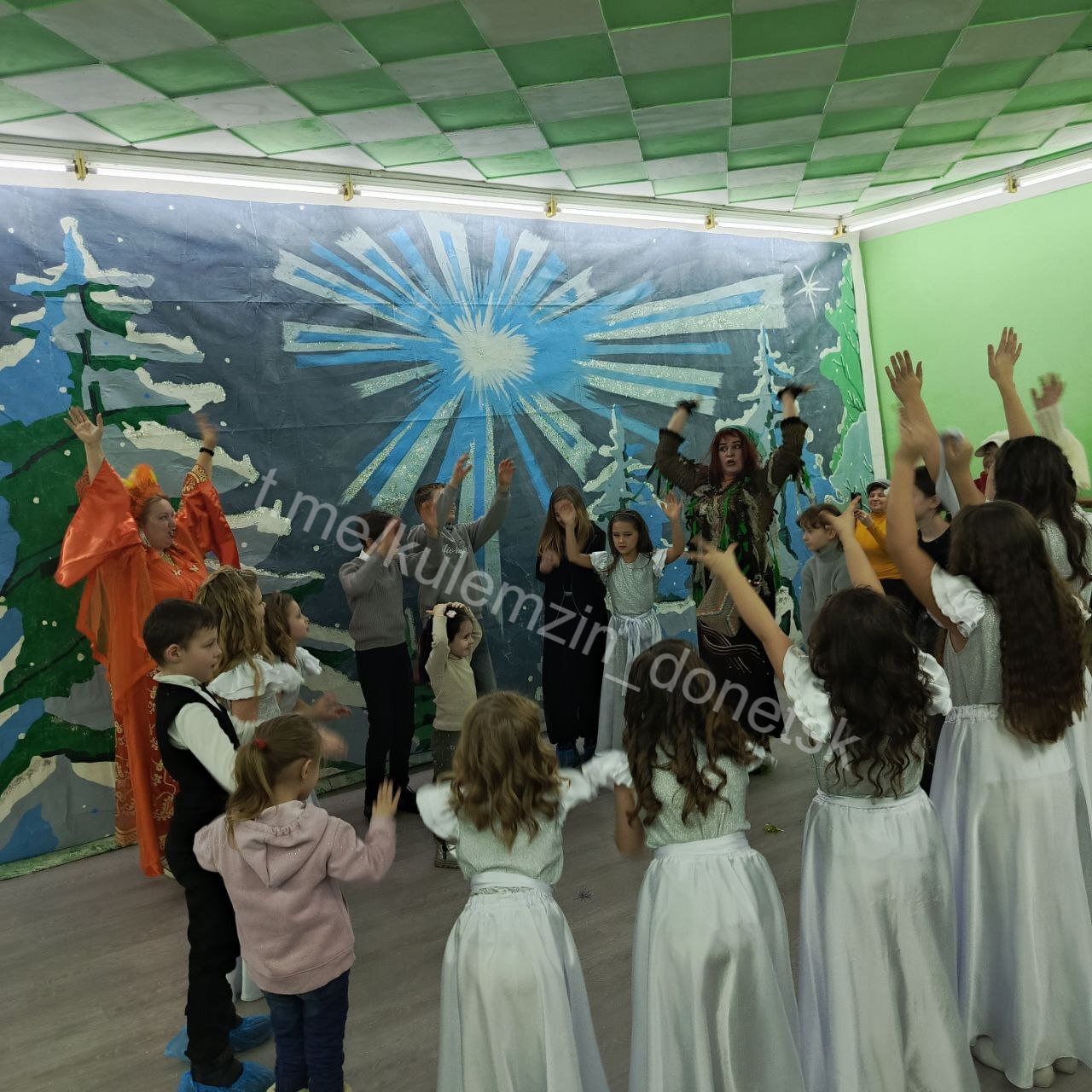 В преддверии новогодних праздников управление опеки и попечительства администрации г.о. Донецк организовало праздничные мероприятия для детей-сирот и детей, оставшихся без попечения родителей, из Куйбышевского и Ленинского... В преддверии новогодних праздников управление опеки и попечительства администрации г.о. Донецк организовало праздничные мероприятия для детей-сирот и детей, оставшихся без попечения родителей, из Куйбышевского и Ленинского...