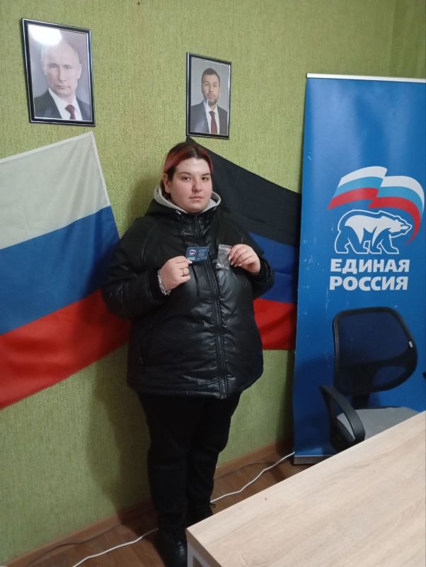Новые члены Всероссийской политической партии «Единая Россия» получили свои членские билеты Новые члены Всероссийской политической партии «Единая Россия» получили свои членские билеты