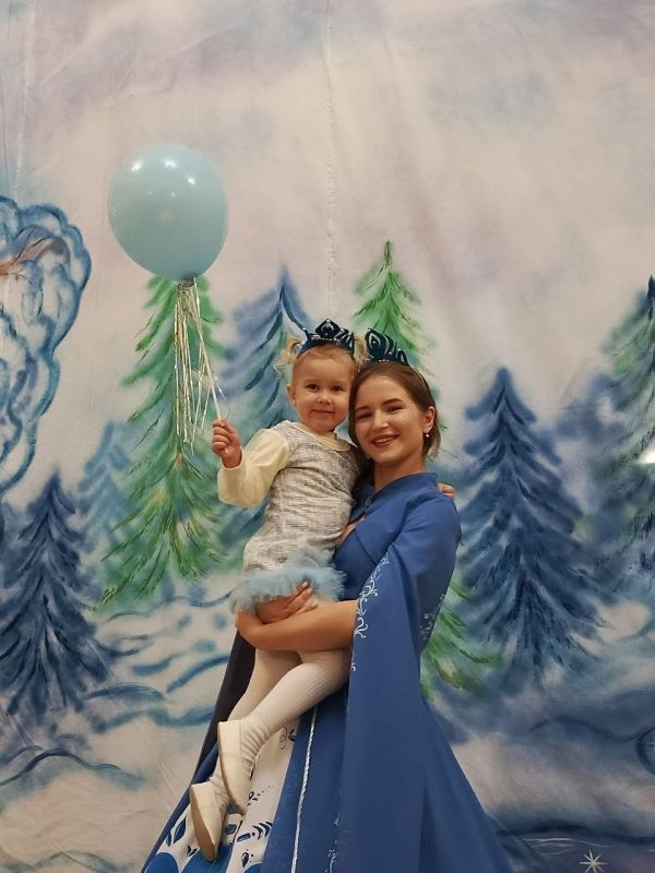 В городе Комсомольское прошло мероприятие «Мороз укутал елочку» В городе Комсомольское прошло мероприятие «Мороз укутал елочку»