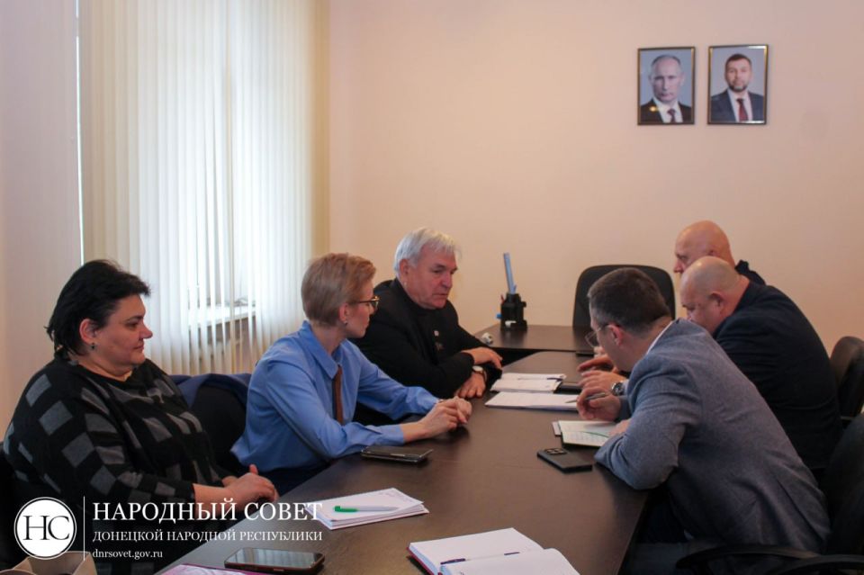 Профильный Комитет провел встречу с Министром здравоохранения ДНР Константином Масниковым Профильный Комитет провел встречу с Министром здравоохранения ДНР Константином Масниковым