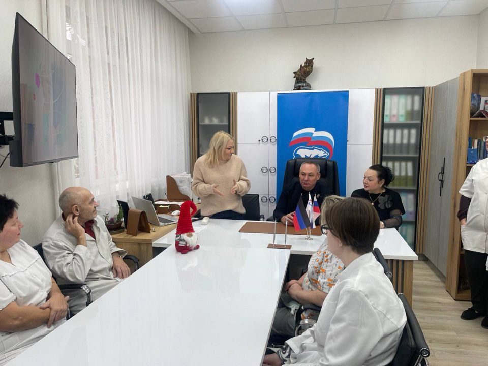 В Донецке обсудили ключевые вопросы медицины между депутатами Народного Совета и врачами В Донецке обсудили ключевые вопросы медицины между депутатами Народного Совета и врачами