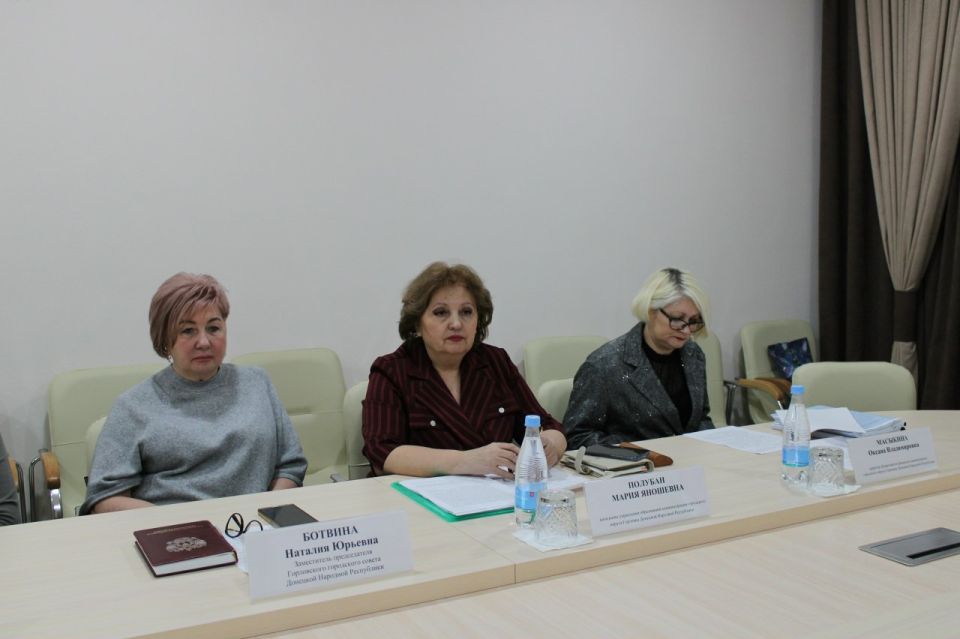 Роман Конев: 23 декабря 2025 года состоялись совместные заседания постоянных комитетов Горловского городского совета Донецкой Народной Республики Роман Конев: 23 декабря 2025 года состоялись совместные заседания постоянных комитетов Горловского городского совета Донецкой Народной Республики