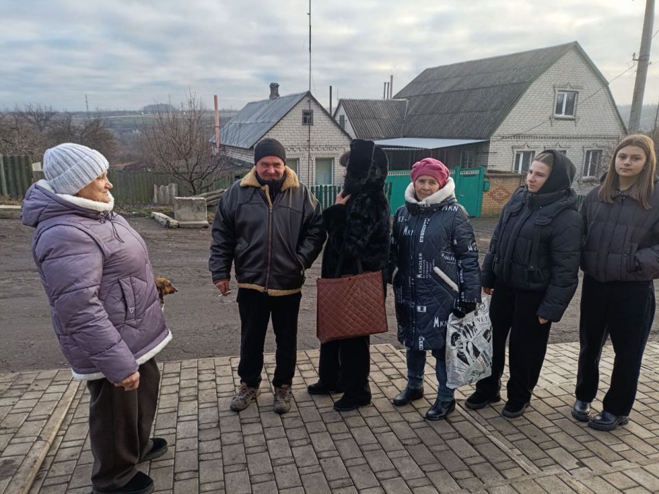 Сегодня, 23 декабря руководитель Управы Червоногвардейского внутригородского района Администрации городского округа Макеевка Антон Гринзовский провел приём граждан Сегодня, 23 декабря руководитель Управы Червоногвардейского внутригородского района Администрации городского округа Макеевка Антон Гринзовский провел приём граждан