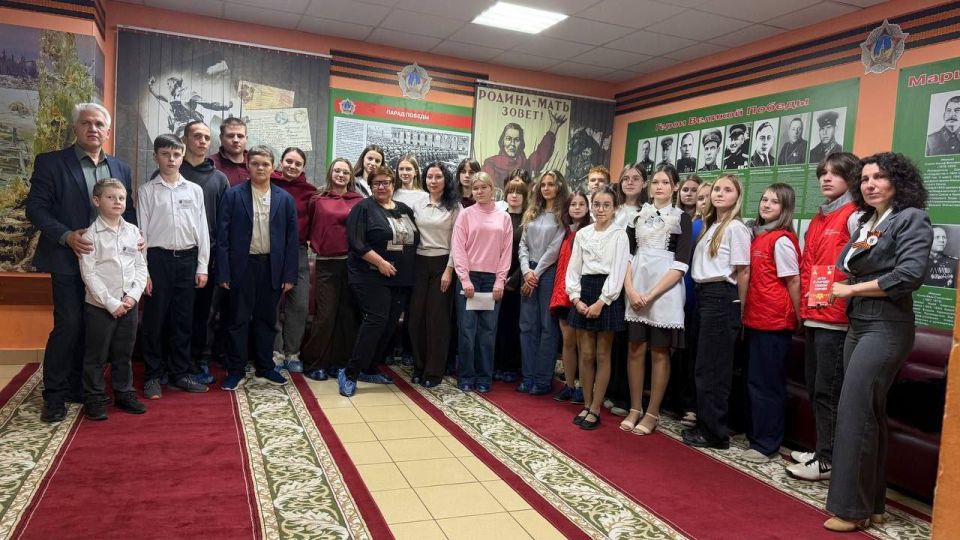 Александр Пеняев: Юнармейцы из Ясиноватского местного отделения юнармии посетили школьный музей "Честь и гордость Отечества" в г.Сертолово Ленинградской области Александр Пеняев: Юнармейцы из Ясиноватского местного отделения юнармии посетили школьный музей "Честь и гордость Отечества" в г.Сертолово Ленинградской области