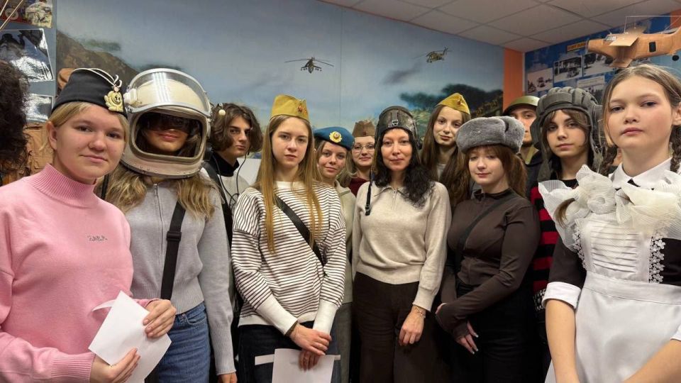Александр Пеняев: Юнармейцы из Ясиноватского местного отделения юнармии посетили школьный музей "Честь и гордость Отечества" в г.Сертолово Ленинградской области Александр Пеняев: Юнармейцы из Ясиноватского местного отделения юнармии посетили школьный музей "Честь и гордость Отечества" в г.Сертолово Ленинградской области