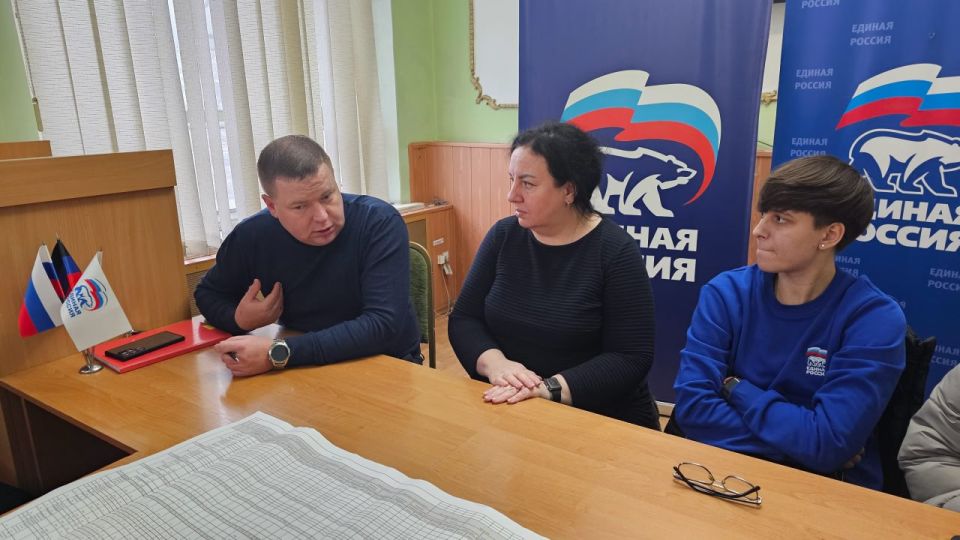 Диалог, который решает. В Енакиевском местном отделении Всероссийской политической партии «Единая Россия» состоялось рабочее совещание с Викторией Жуковой начальником отдела по работе с обращениями граждан ЦИ ОД ДР. В ходе... Диалог, который решает. В Енакиевском местном отделении Всероссийской политической партии «Единая Россия» состоялось рабочее совещание с Викторией Жуковой начальником отдела по работе с обращениями граждан ЦИ ОД ДР. В ходе...