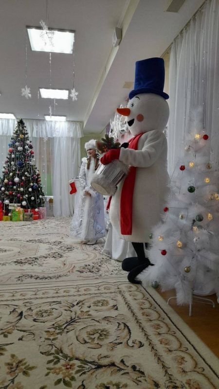 Новогодний марафон стартовал в Мангушском детском саду «Алиса» Новогодний марафон стартовал в Мангушском детском саду «Алиса»
