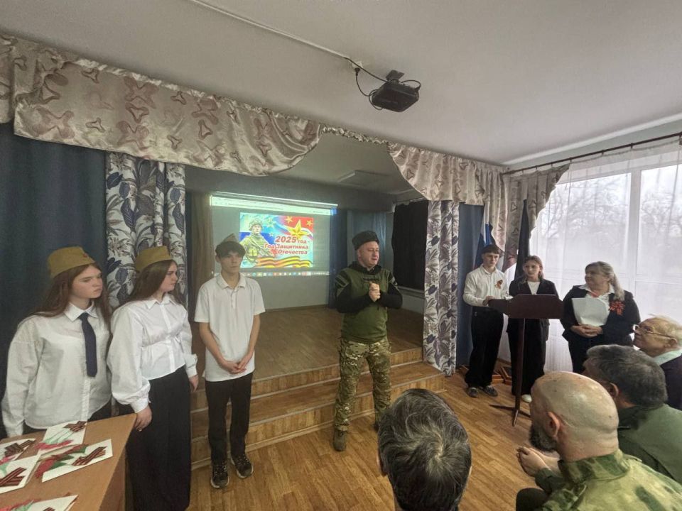 Сегодня в ГБОУ «Школа №6 им. Н.Я.Ильина г.о. Дебальцево» по партийному проекту "Старший брат" торжественно закрыли Год Защитника Отечества Сегодня в ГБОУ «Школа №6 им. Н.Я.Ильина г.о. Дебальцево» по партийному проекту "Старший брат" торжественно закрыли Год Защитника Отечества