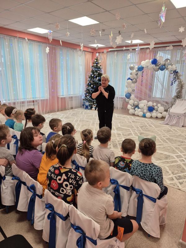 Счастливая семья – главный новогодний подарок: в мариупольском «Родничке» прошла праздничная викторина для малышей Счастливая семья – главный новогодний подарок: в мариупольском «Родничке» прошла праздничная викторина для малышей