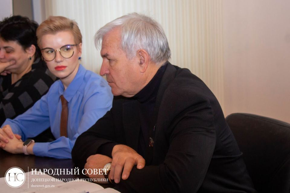 Профильный Комитет провел встречу с Министром здравоохранения ДНР Константином Масниковым Профильный Комитет провел встречу с Министром здравоохранения ДНР Константином Масниковым
