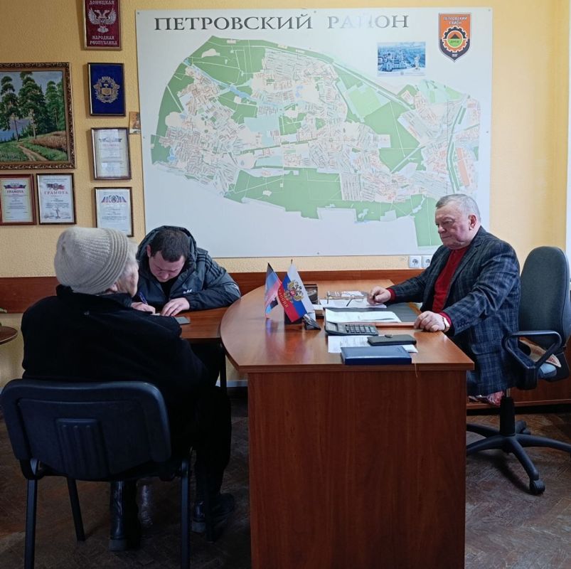 Наталья Бегуненко: Сегодня, 23 декабря, заместитель руководителя Управы Петровского внутригородского района Администрации городского округа Донецк Сергей Васильевич Чуб провёл еженедельный приём жителей района Наталья Бегуненко: Сегодня, 23 декабря, заместитель руководителя Управы Петровского внутригородского района Администрации городского округа Донецк Сергей Васильевич Чуб провёл еженедельный приём жителей района