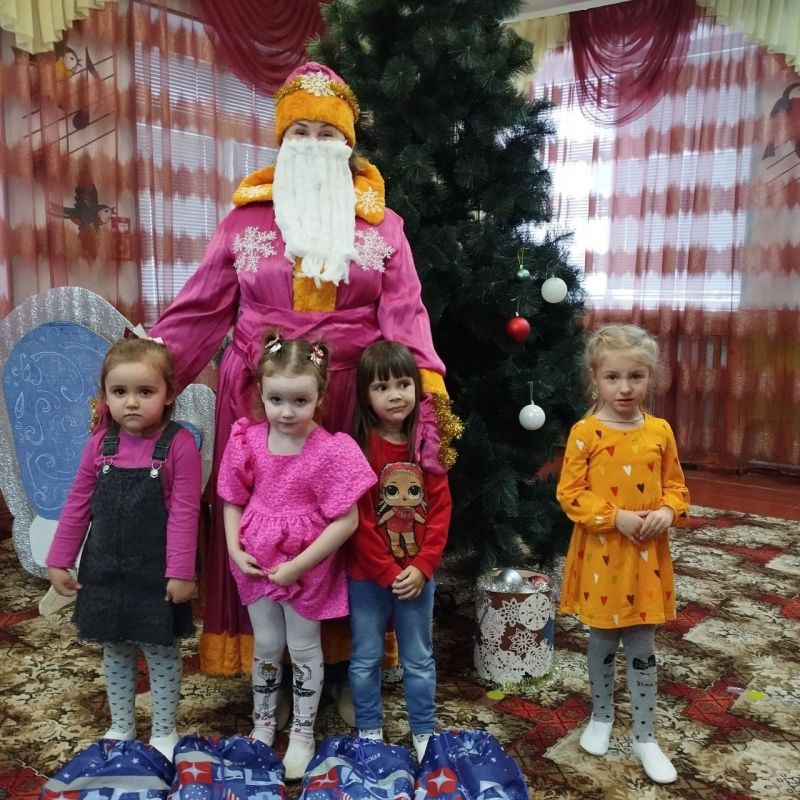 В Урзуфском детском саду «Ягодка» состоялось праздничное мероприятие, ко Дню Святого Николая В Урзуфском детском саду «Ягодка» состоялось праздничное мероприятие, ко Дню Святого Николая