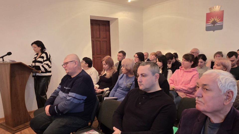 Сегодня, 23 декабря, Глава муниципального образования городской округ Торез Чесноков А.В. провел расширенное аппаратное совещание с участием руководителей администрации городского округа, Торезского городского совета... Сегодня, 23 декабря, Глава муниципального образования городской округ Торез Чесноков А.В. провел расширенное аппаратное совещание с участием руководителей администрации городского округа, Торезского городского совета...