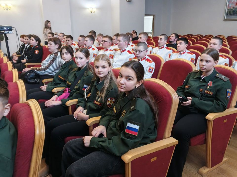 Юные гвардейцы Ждановки провели очередной яркий день в Москве Юные гвардейцы Ждановки провели очередной яркий день в Москве