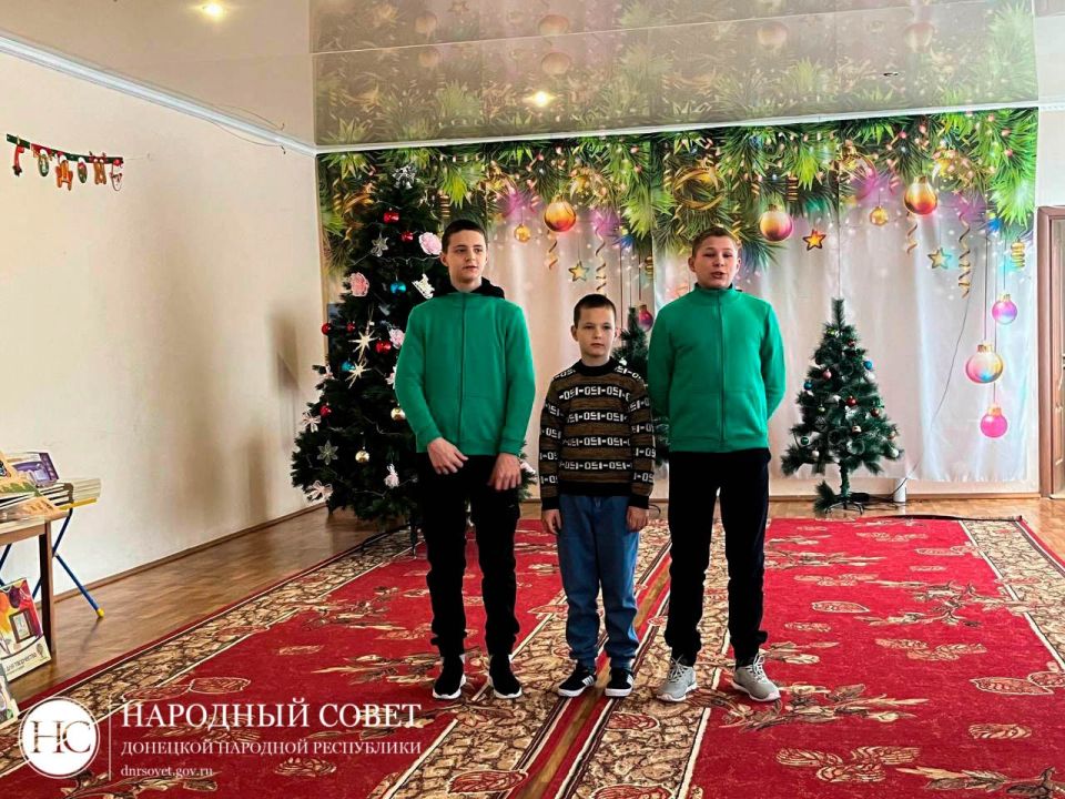 Константин Кузьмин: Привезли воспитанникам Социально-реабилитационного центра для несовершеннолетних города Енакиево настоящее новогоднее чудо! Константин Кузьмин: Привезли воспитанникам Социально-реабилитационного центра для несовершеннолетних города Енакиево настоящее новогоднее чудо!