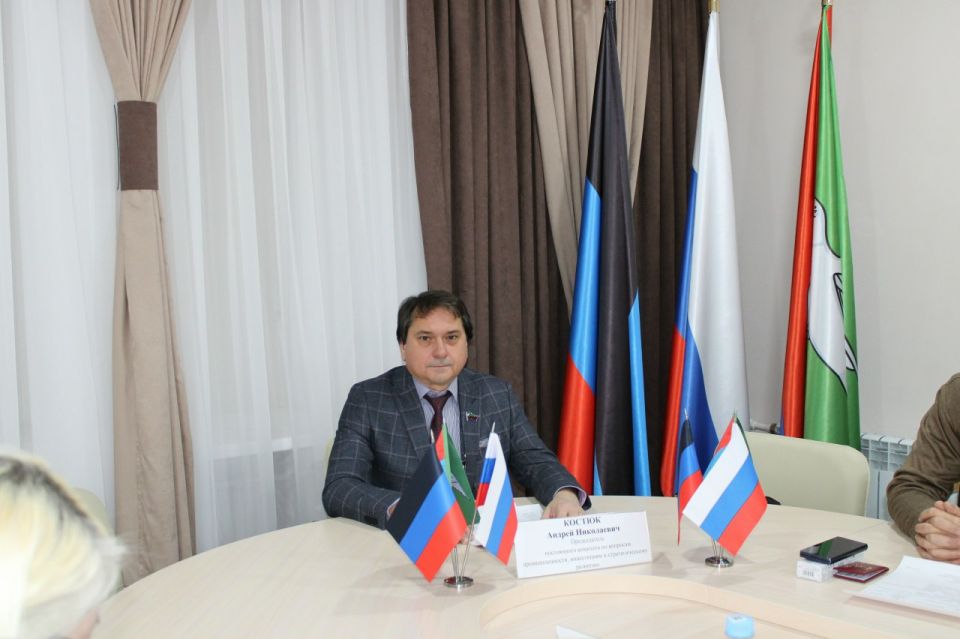 Роман Конев: 23 декабря 2025 года состоялись совместные заседания постоянных комитетов Горловского городского совета Донецкой Народной Республики Роман Конев: 23 декабря 2025 года состоялись совместные заседания постоянных комитетов Горловского городского совета Донецкой Народной Республики