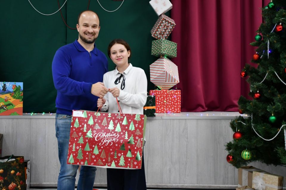 Мечты детей города Светлодарска исполнились в рамках благотворительной акции «Елка желаний» Мечты детей города Светлодарска исполнились в рамках благотворительной акции «Елка желаний»