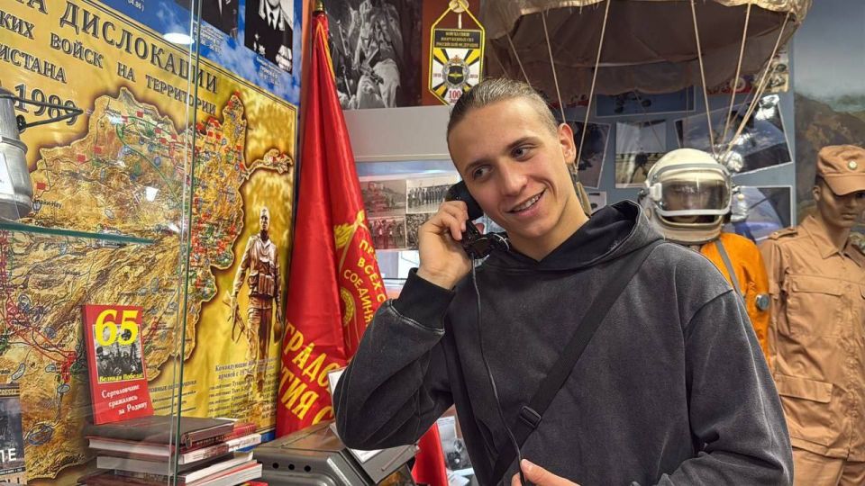 Александр Пеняев: Юнармейцы из Ясиноватского местного отделения юнармии посетили школьный музей "Честь и гордость Отечества" в г.Сертолово Ленинградской области Александр Пеняев: Юнармейцы из Ясиноватского местного отделения юнармии посетили школьный музей "Честь и гордость Отечества" в г.Сертолово Ленинградской области